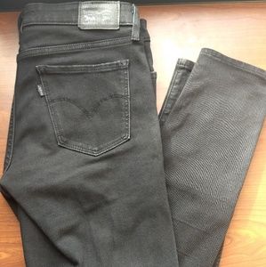 NWOT Levi's 711 Skinny Jean- Size 29